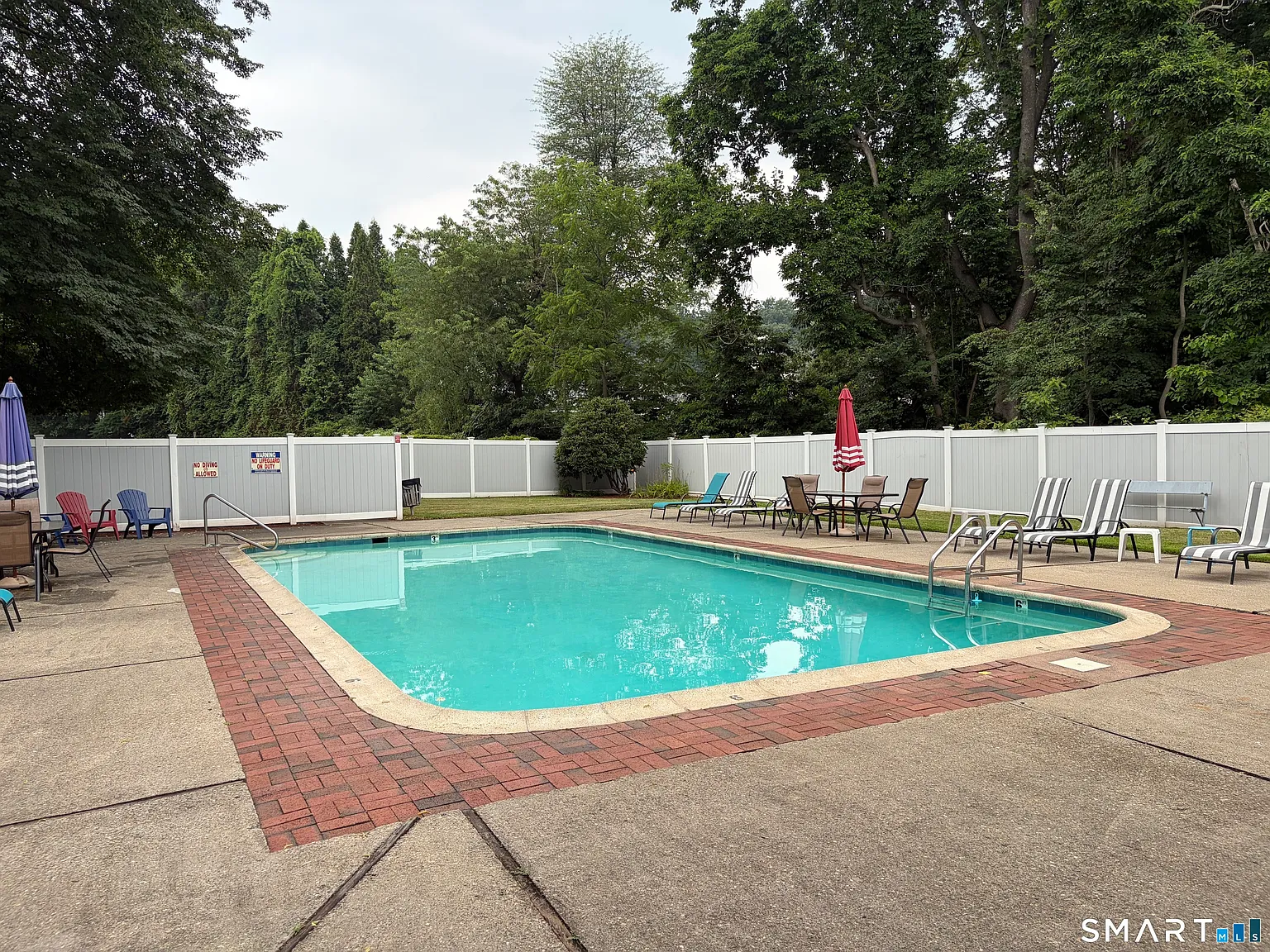 Colonial Manor — Photo 4