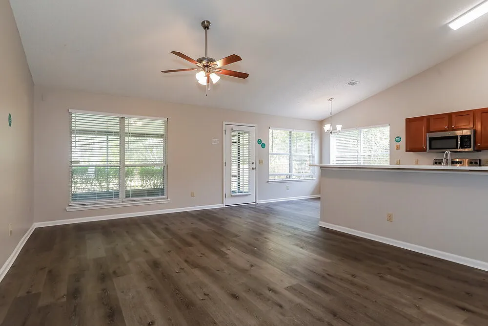 3 bed, 2.0 bath, 1475 sqft, $2,680 — Photo 3