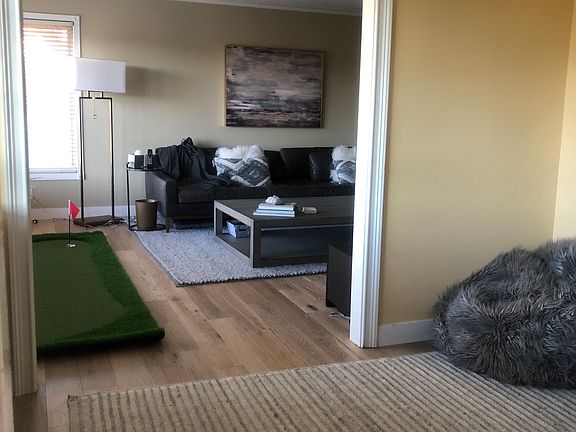 bar/craft/dining room to the living room