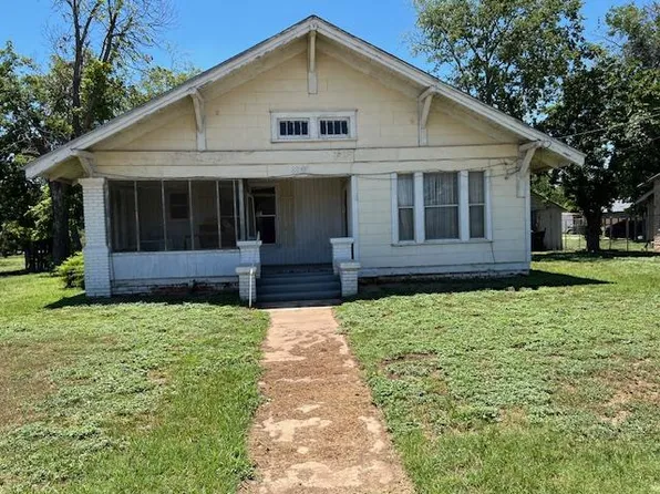801 N Bridge St, Brady, TX 76825