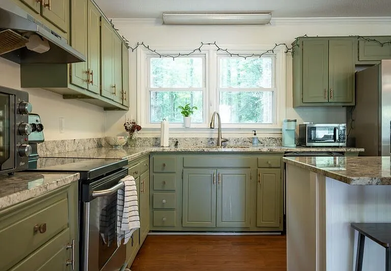 281 Rhodes Dr — Photo 4