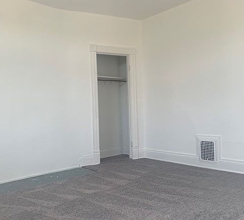 5th image of 2366 Flora St #2