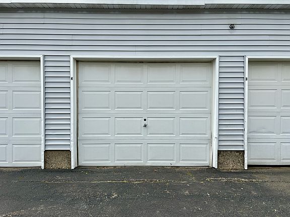2nd image of 1041 E 16th St #204