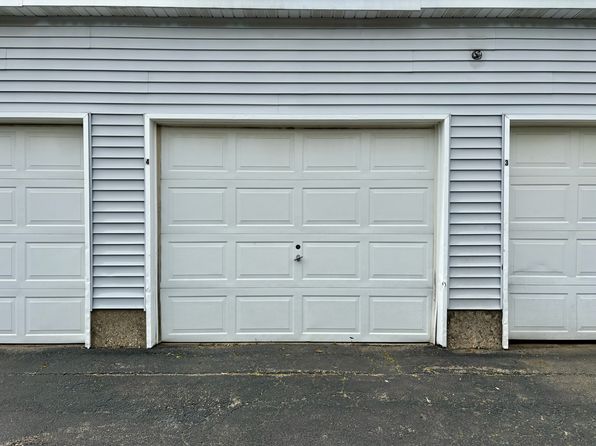 1041 E 16th St, Holland, MI 49423