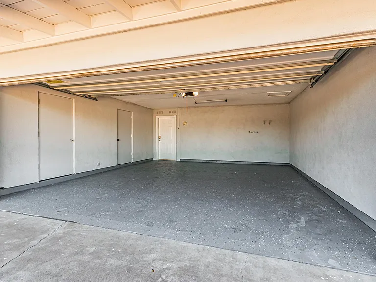 733 E Geneva Dr — Photo 26