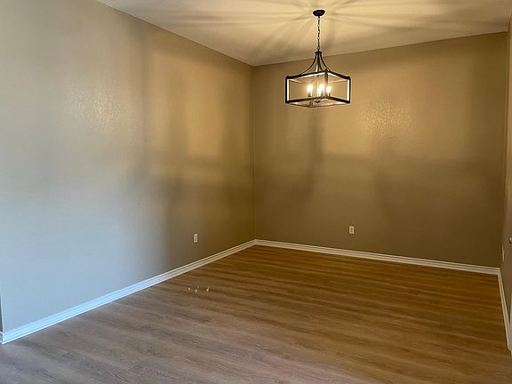 3rd image of 408 Wedgewood Dr