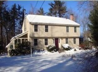 8 Lamb Rd, Nashua, NH 03062