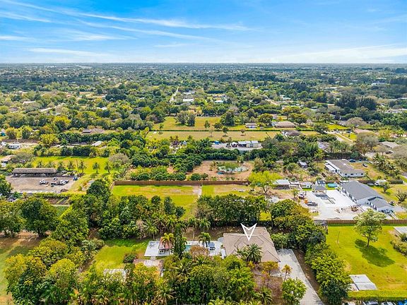 5th image of 16200 SW 49th St