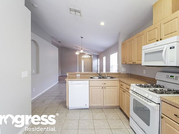 4th image of 7551 Oxford Garden Cir
