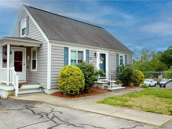 26 Urquhart St, West Warwick, RI 02893