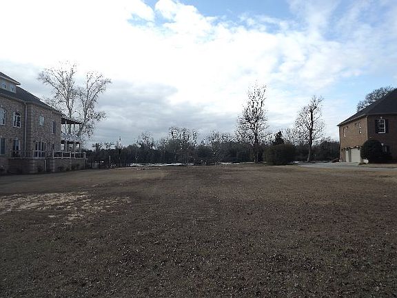 2nd image of 39 Savannah River Pl