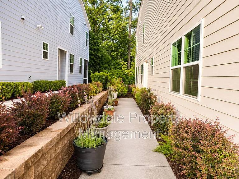 203 Gremar Dr — Photo 3