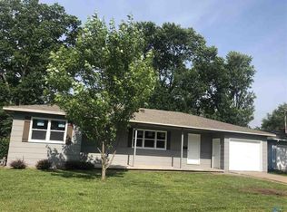 811 S 6th St, Clinton, MO 64735