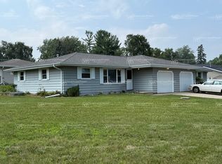 827 Glenpark Dr, Green Bay, WI 54313