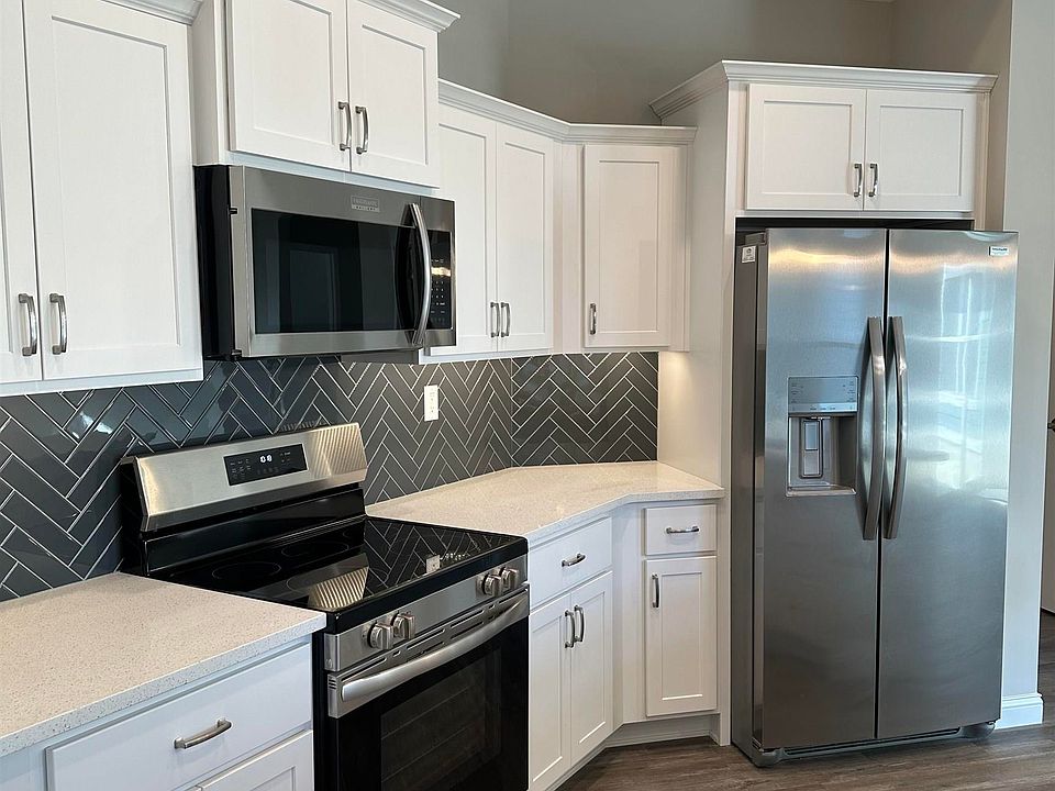 2nd image of 600 Tamarind Dr