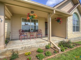 175 Creekwood Dr, Gonzales, TX 78629