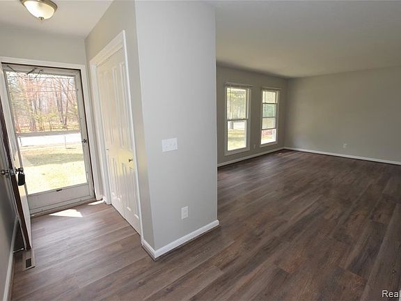 5th image of 4912 Sturgeon Ave