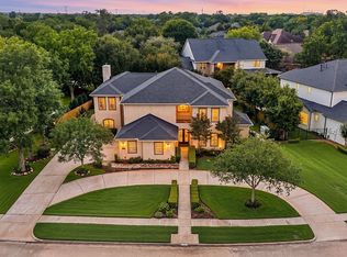 1711 Oak Shade Dr, Sugar Land, TX 77479