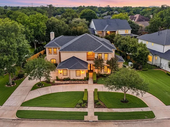 1711 Oak Shade Dr, Sugar Land, TX 77479