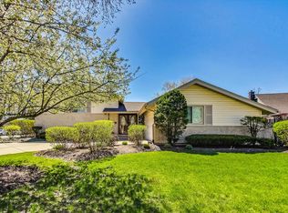 1302 E Best Dr, Arlington Heights, IL 60004