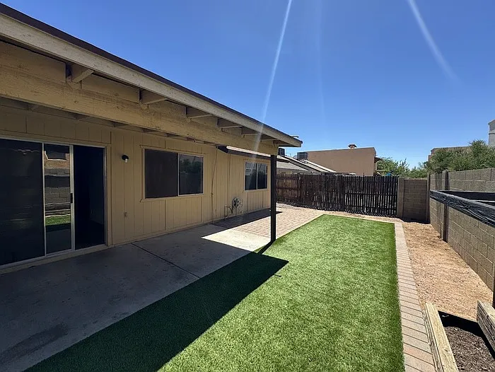 1618 E Sandra Ter — Photo 15
