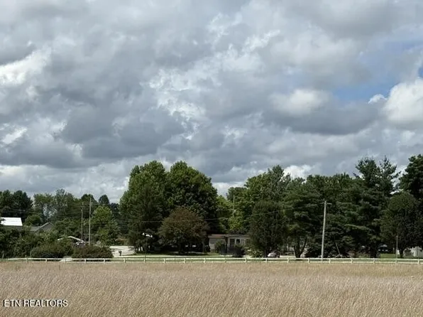 139 S Sycamore Ln, Crossville, TN 38572