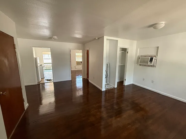 1202 La Rue St #4 — Photo 3