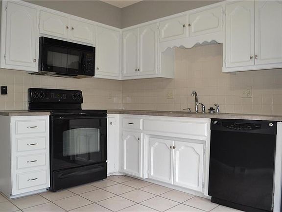 5th image of 5322 NW 87th Ct