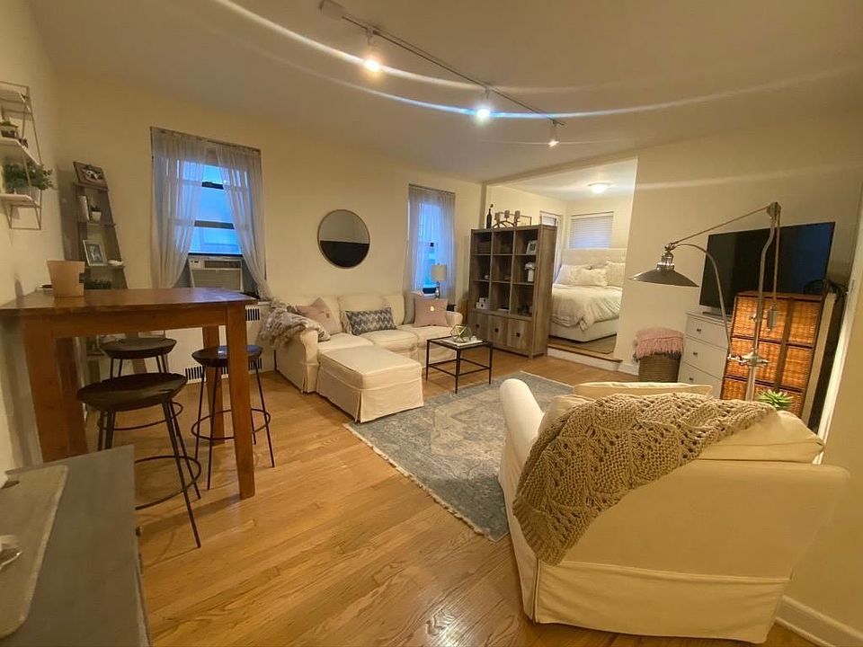 1st image of 246 E 46th St #4E