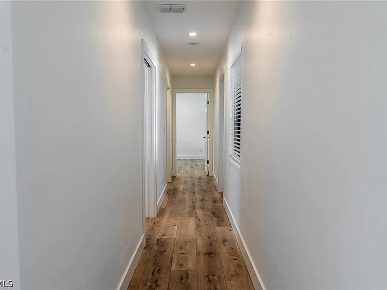 14562 Riverside Dr — Photo 21