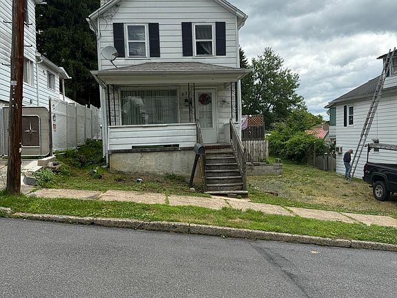 2nd image of 837 Miller St