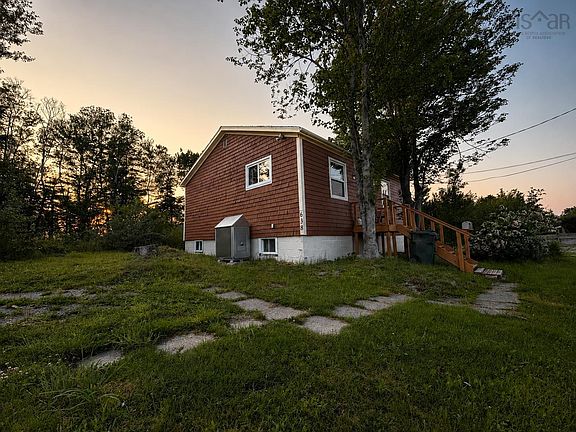 2nd image of 638 Alexandra St