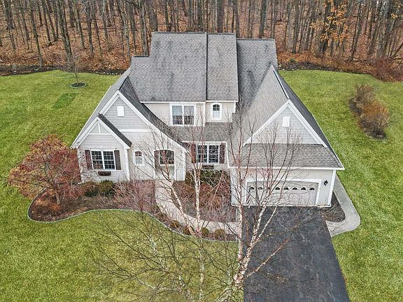 3rd image of 25 Summerfield Cir