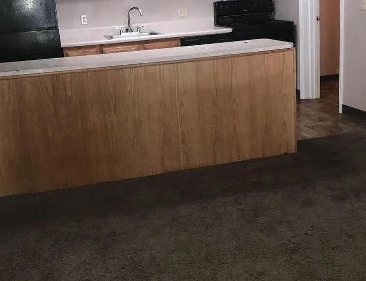 2 bedroom 2 Bath-new cabinets and counter tops