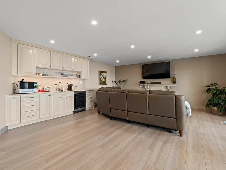 2268 Leclair Dr — Photo 15