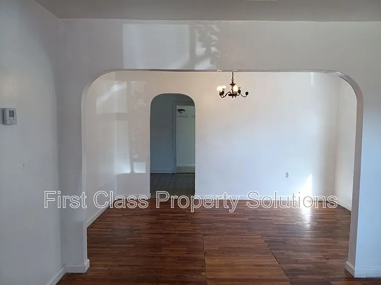 1701 NE 34th St — Photo 8