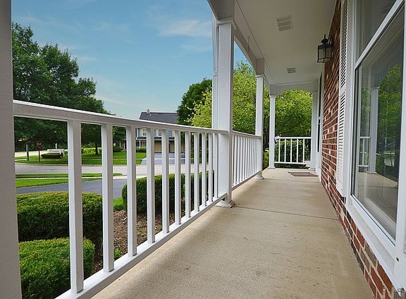 2nd image of 1401 Queensgreen Cir #1401