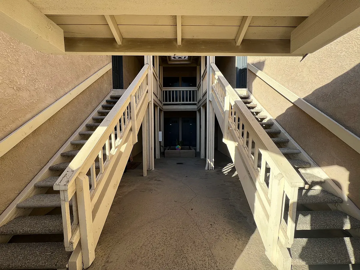 Building Photo - 42221 Main St #C