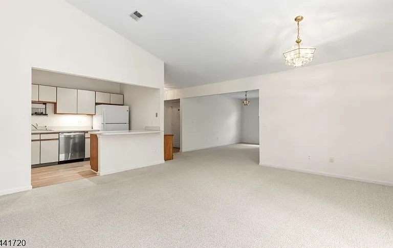 82 Smithfield Ct — Photo 6