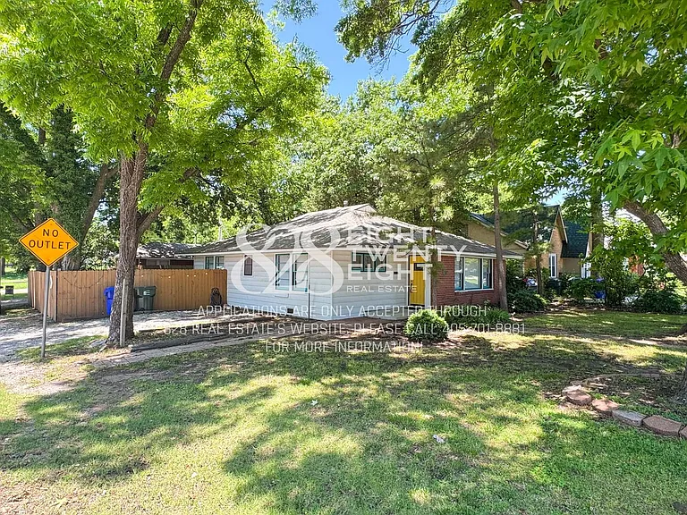 930 Miller Ave — Photo 2