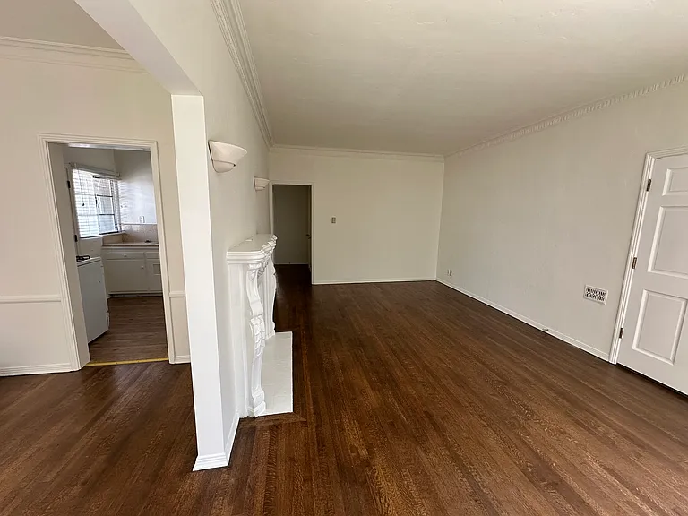 1623 Hillhurst Ave — Photo 11