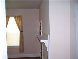 3rd image of 34 Baldwin St