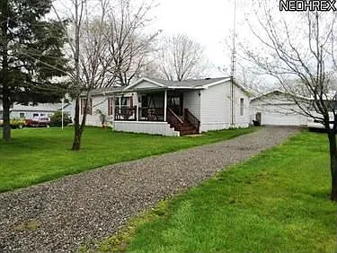 2518 Willowrow Ave NE photo 1