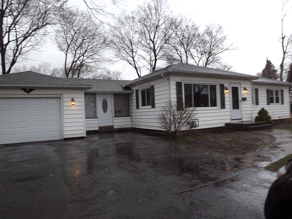 Breezeway connecting home to garage
