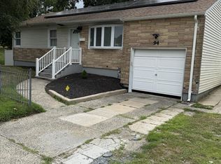 94 Indian Head Rd, Kings Park, NY 11754