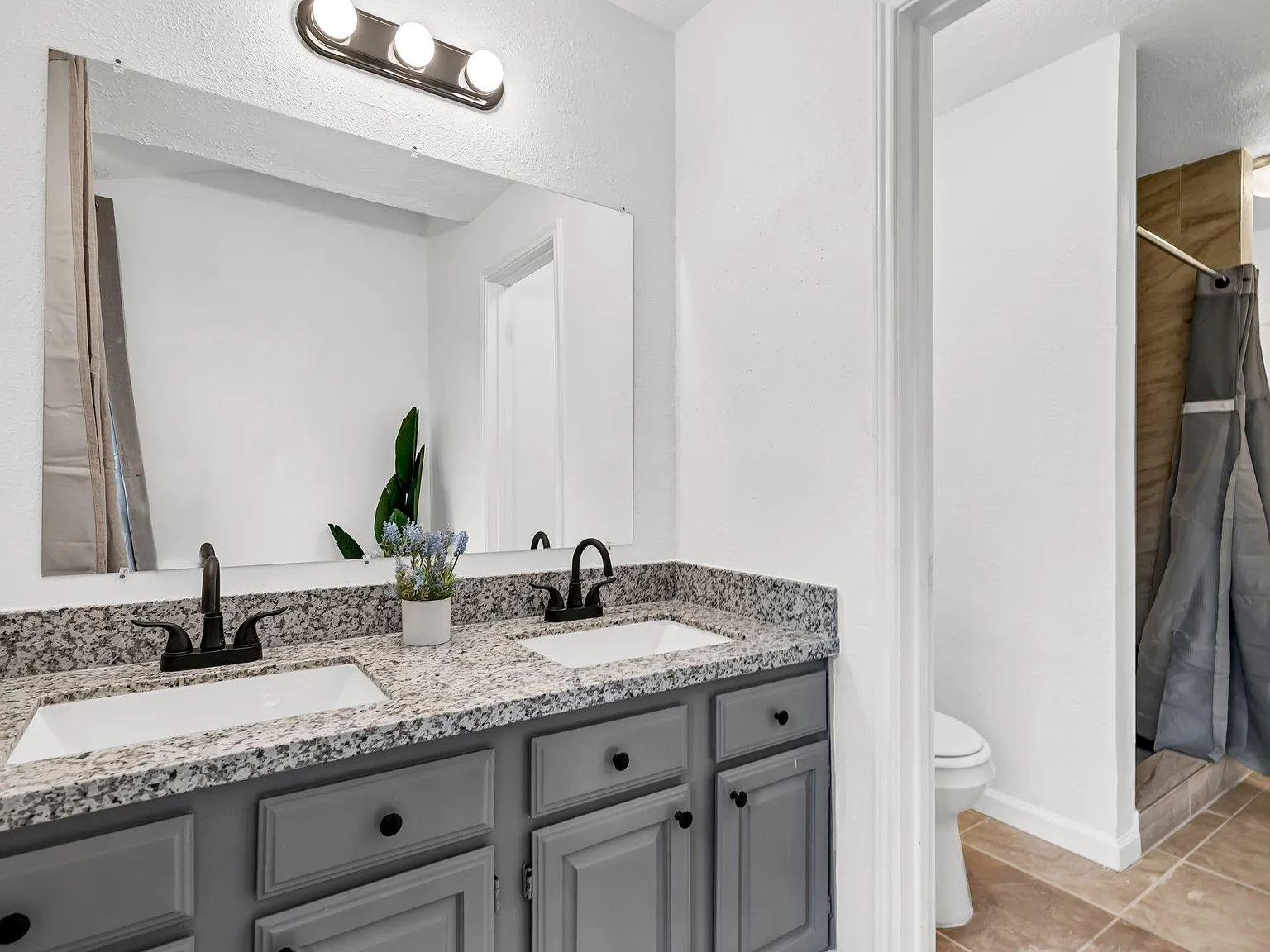 4 bed, 3.0 bath, 2450 sqft, $763 — Photo 3