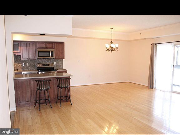 3rd image of 1211 S Eads St APT 704