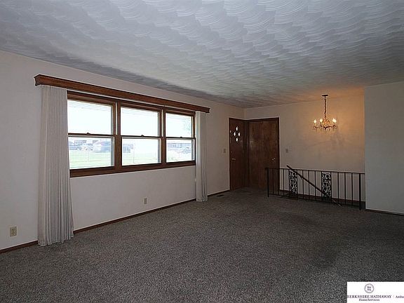 4th image of 6817 S 51st St