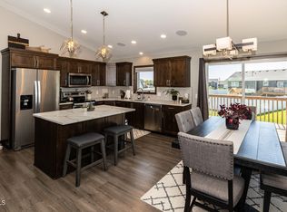 3712 Leighton Dr, Bismarck, ND 58504