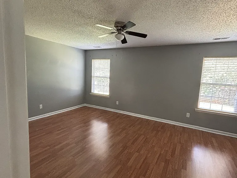110 Meadowglade Ln — Photo 17